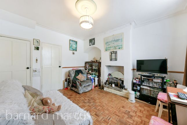 2 bed property, in Coteford Street, £550,000