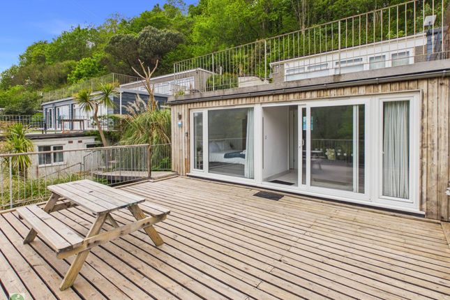 2 bed property, in Millendreath Beach Resort, £130,000