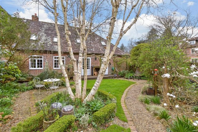 4 bed property, in Acrise, £800,000