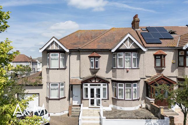 4 bed property, in Hamilton Avenue, £850,000