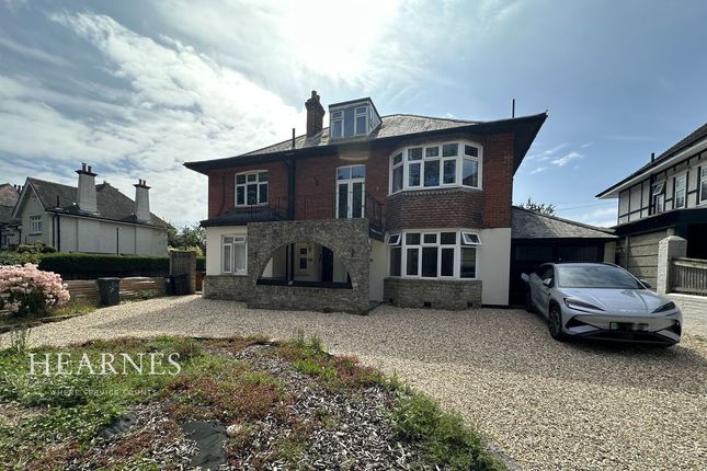 1 bed property, in Queens Park South Drive, £220,000