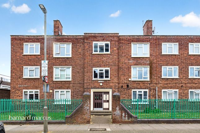4 bed property, in Hazelhurst Road, £400,000