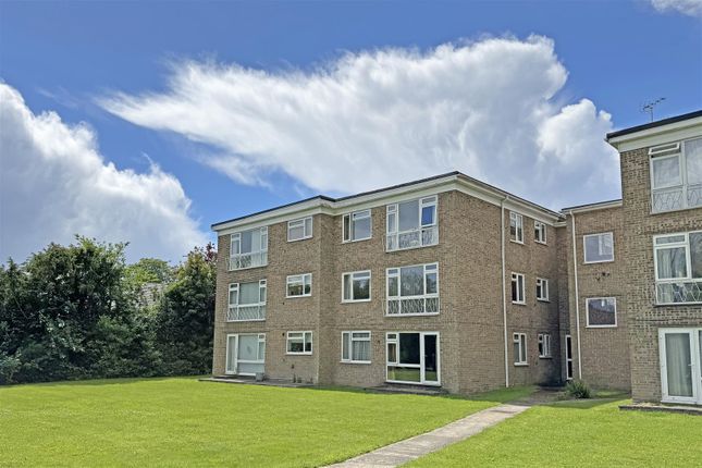 1 bed property, in Grovelands, £175,000
