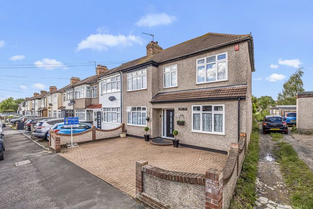 4 bed property, in Lynton Avenue, £600,000