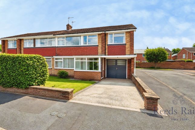 4 bed property, in Kingsmere, £265,000