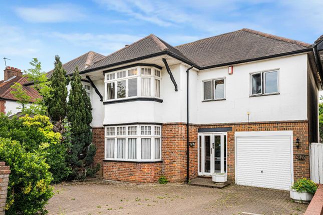 4 bed property, in Whitchurch Lane, £775,000