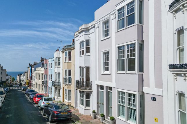 5 bed property, in Temple Street, £1,050,000