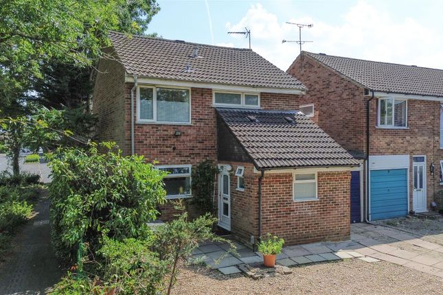 4 bed property, in Upton Close, £450,000