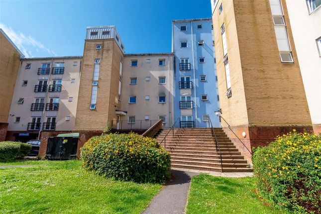 2 bed property, in White Star Place, £115,000