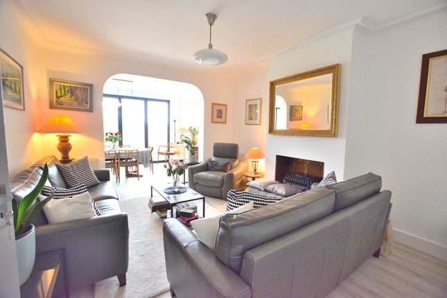 4 bed property, in River Avenue, £920,000