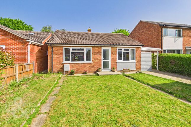 2 bed property, in Rustens Manor Road, £265,000