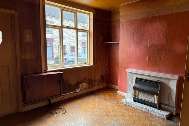 2 bed property, in Charles Street, £65,000