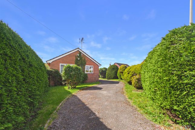 2 bed property, in Poplar Drive, £240,000