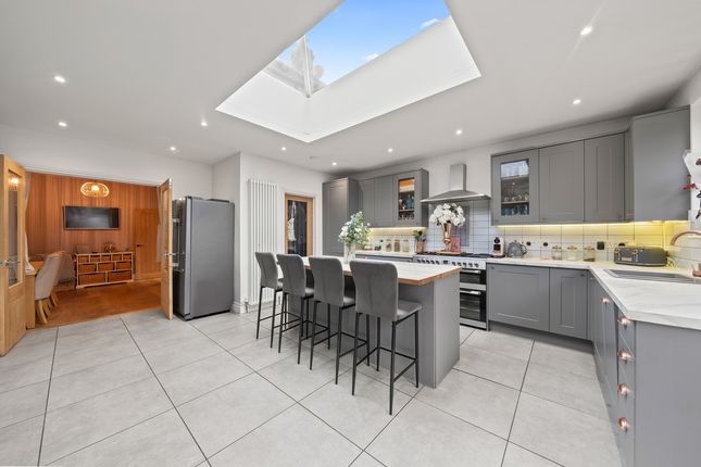 3 bed property, in June Close, £650,000