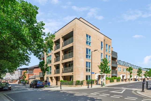 1 bed property, in Flat 6, £300,000