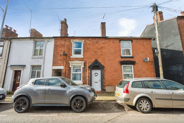 2 bed property, in Wood Street, £155,000