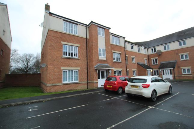 2 bed property, in Clough Close, £58,000