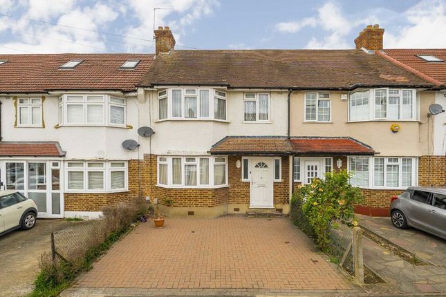 3 bed property, in Holly Way, £450,000