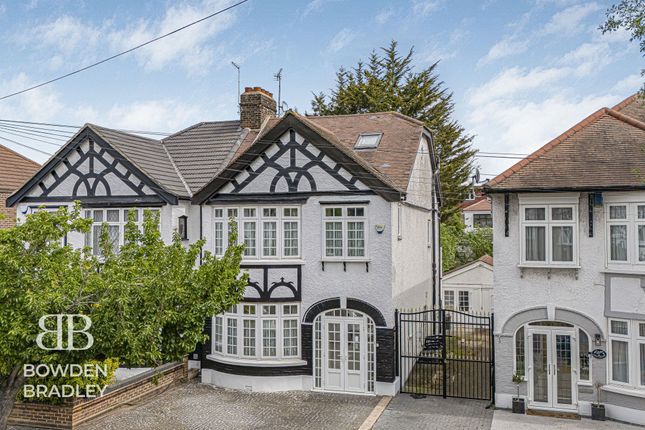 5 bed property, in Abbotswood Gardens, £800,000