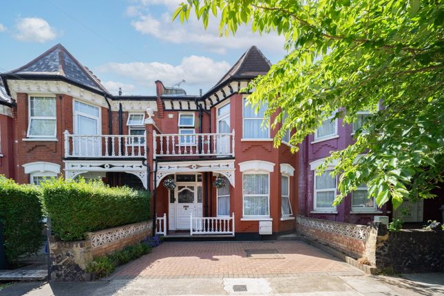 3 bed property, in Ellesmere Road, £880,000