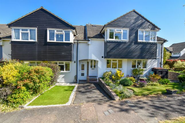 4 bed property, in Park Meadow, £485,000