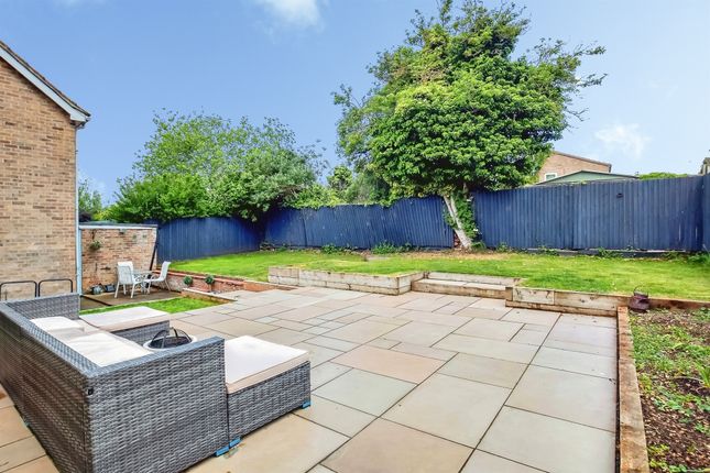 2 bed property, in West Street Gardens, £260,000