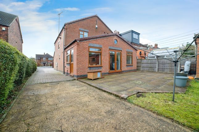 3 bed property, in Ball Hill, £375,000