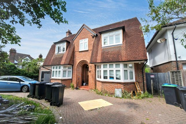5 bed property, in Castlemaine Avenue, £950,000