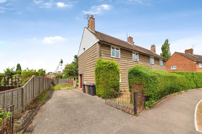 3 bed property, in Cedar Avenue, £110,000