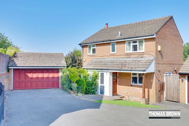 4 bed property, in Goldfinch Close, £740,000