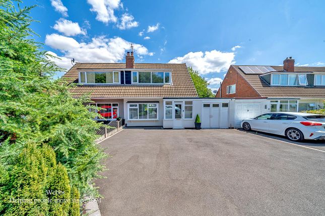 2 bed property, in Green Lane, £290,000