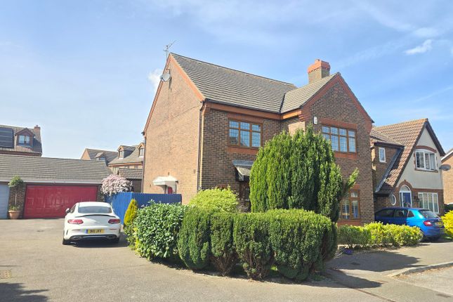 5 bed property, in Alder Gardens, £535,000