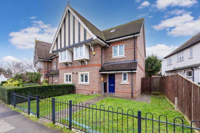 4 bed property, in Waltham Road, £575,000