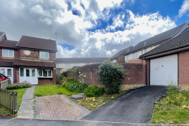 2 bed property, in Westfield Drive, £275,000