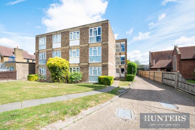 1 bed property, in Cheam Common Road, £270,000