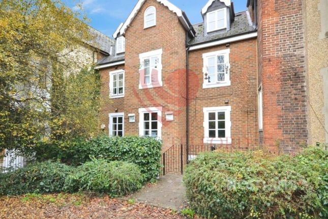 1 bed property, in Upton Park, £185,000