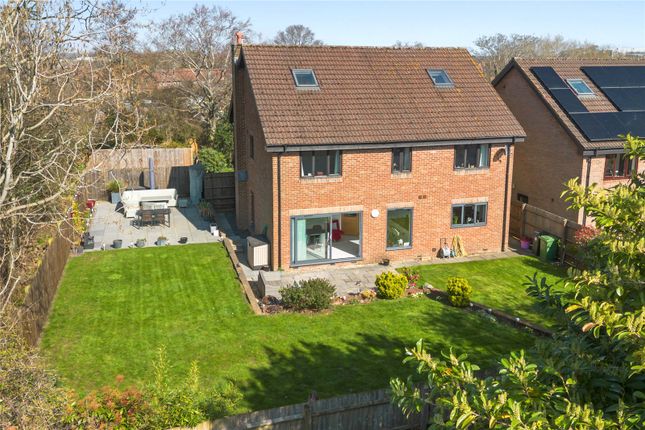 6 bed property, in Dibden Court, £900,000
