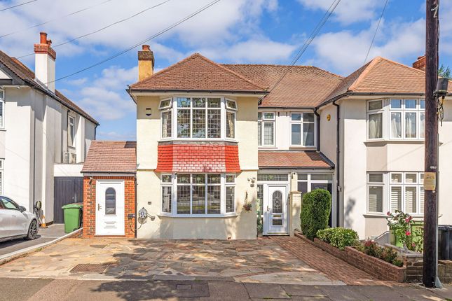 3 bed property, in The Highway, £775,000