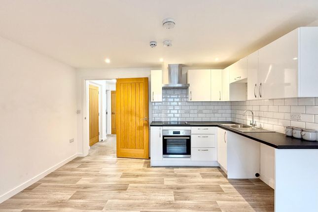 1 bed property, in Flat, £125,000