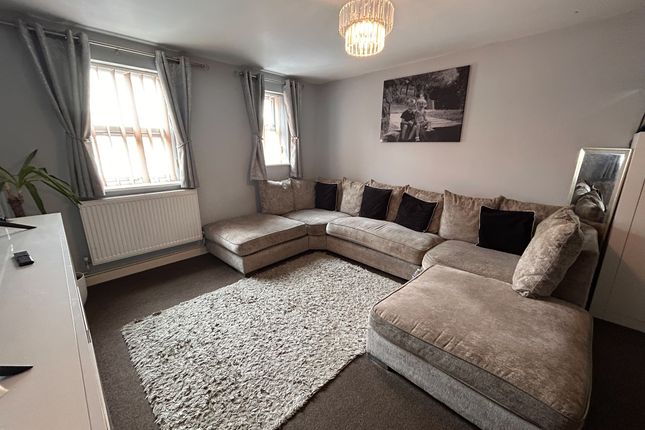3 bed property, in Wellington Road, £160,000