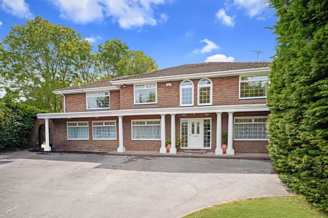 5 bed property, in Selling Court, £965,000