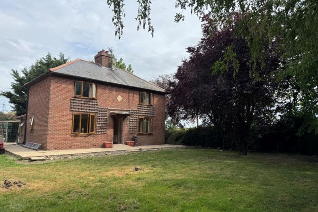 3 bed property, in St. Peters Farm, £180,000