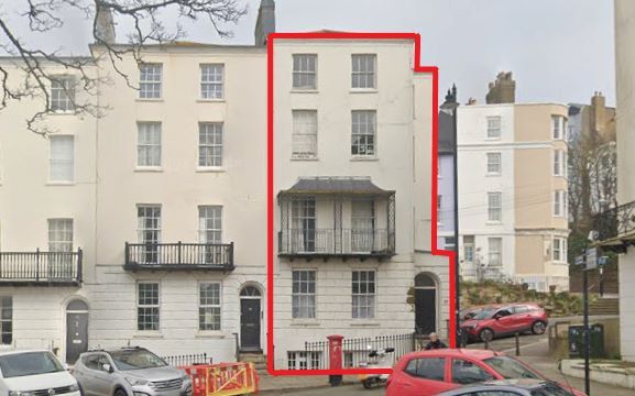 5 bed property, in 22 Wellington Square, £700,000