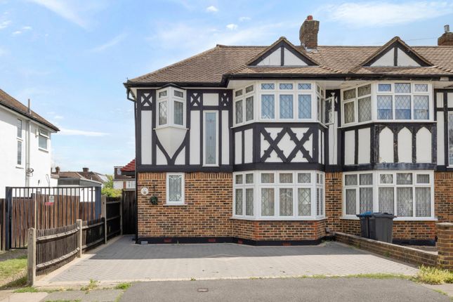 3 bed property, in Seymour Avenue, £525,000