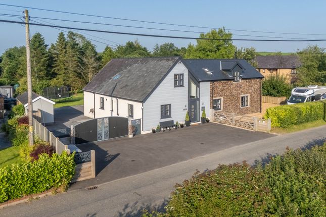 5 bed property, in Llwynglas, £550,000