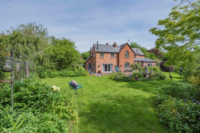 4 bed property, in Winforton, £595,000