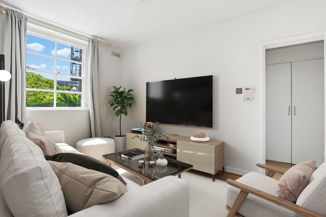 1 bed property, in York Road, £280,000