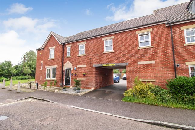 2 bed property, in Chibnall Close, £265,000