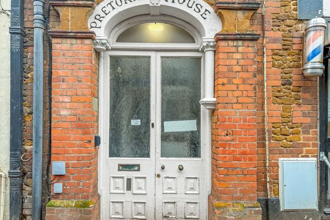 3 bed property, in High Street, £233,000