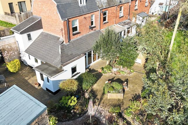 4 bed property, in Ham Place, £350,000